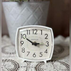 Westclox Vintage Wind Up Alarm Clock Classic Table Clock
